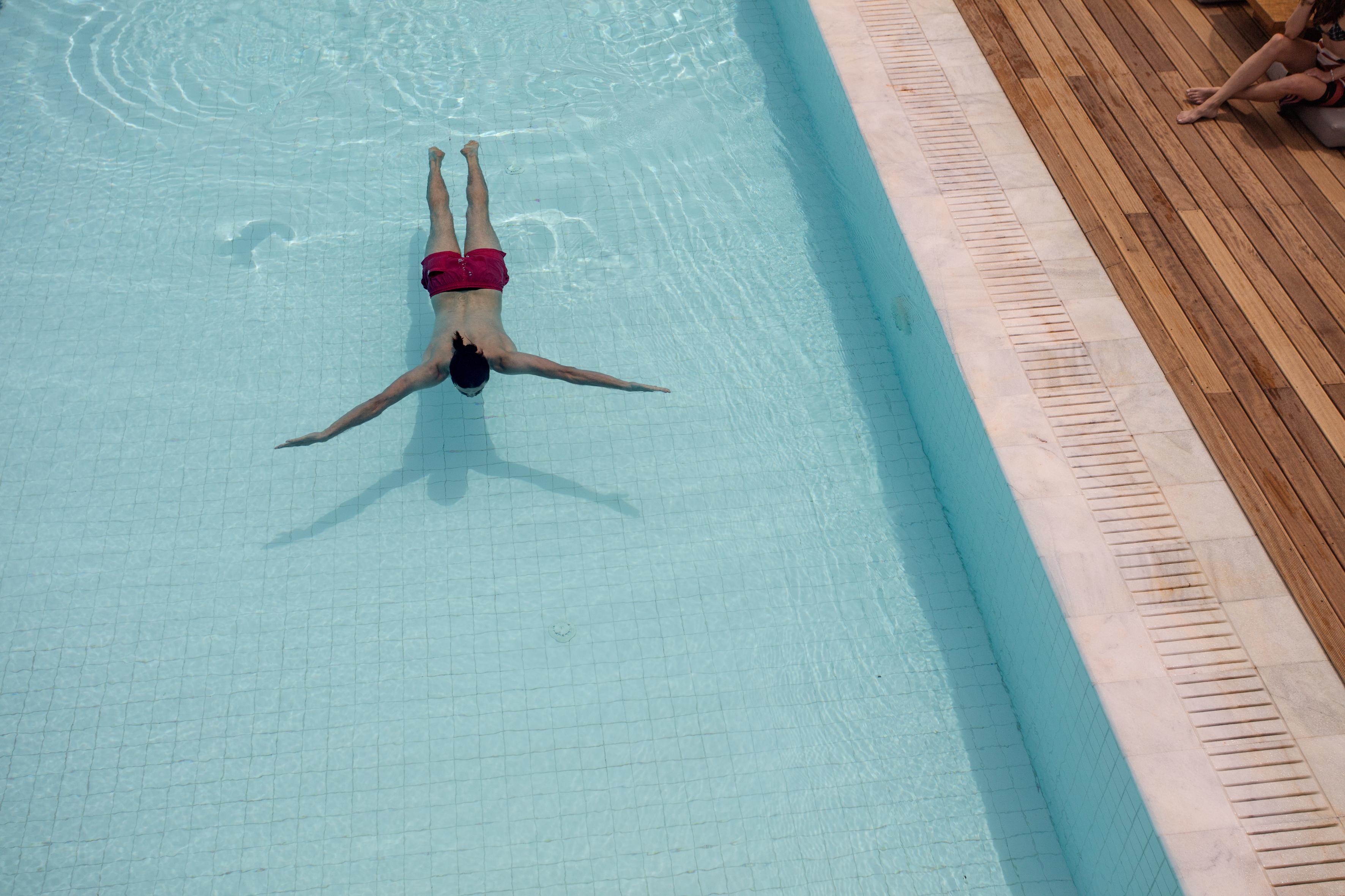 Oku Ibiza (Adults Only) Hotel Sant Antoni de Portmany Екстериор снимка A man floating in a swimming pool