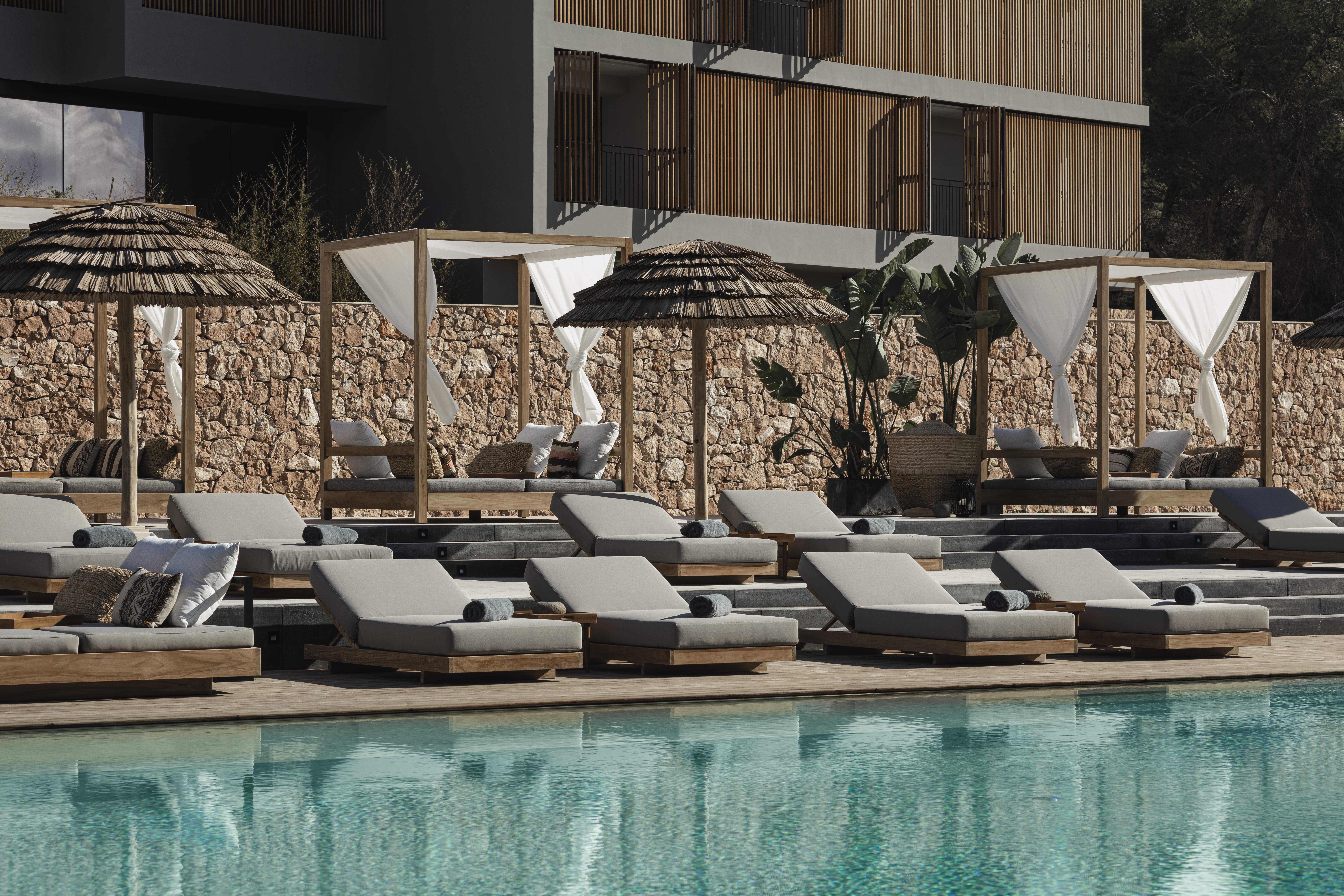 Oku Ibiza (Adults Only) Hotel Sant Antoni de Portmany Екстериор снимка The pool at the hotel